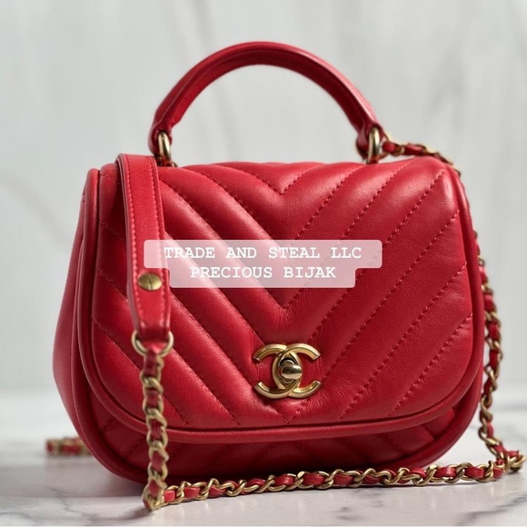 Chanel Reversed Round Flap Bag Chevron Lambskin Mini Pink - Picture 1 of 11